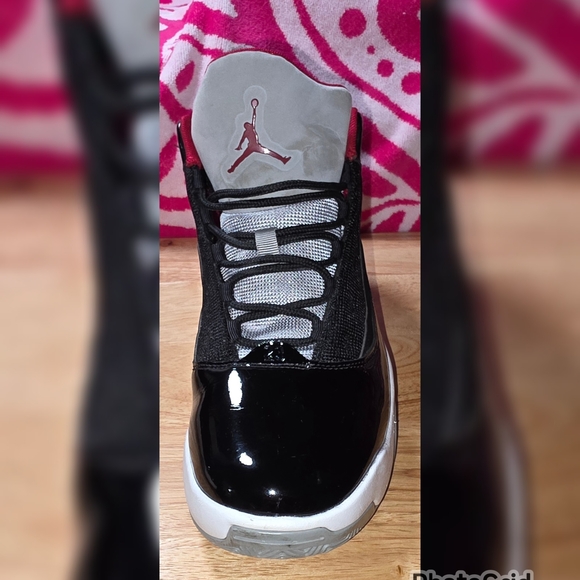 Used Jordan Men's Max Aura 2 Sneakers - Picture 5 of 12